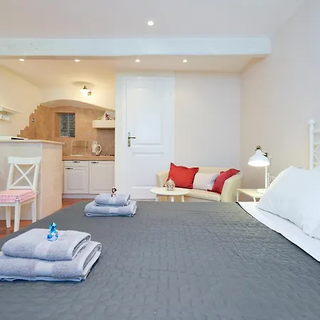 Doria Apartment *